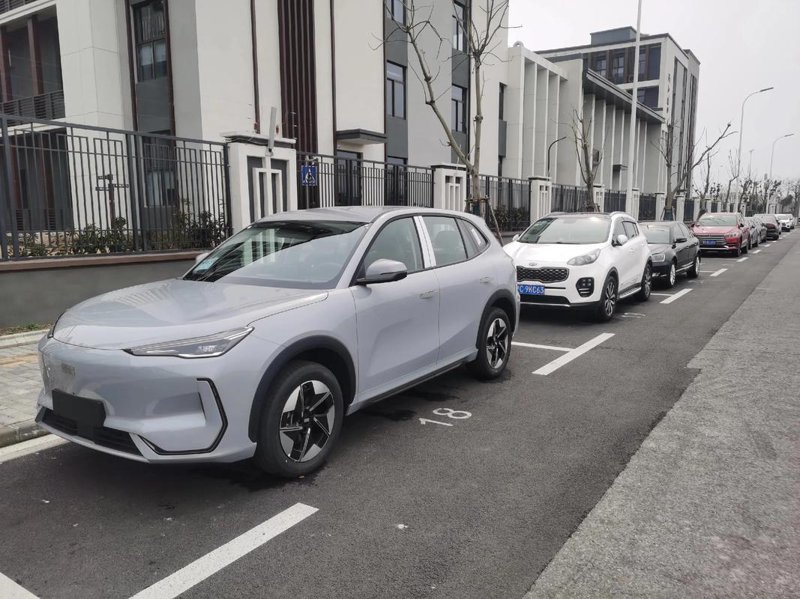 上海汽车陪练:城市道路中的安全训练者